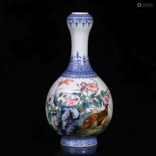 A Chinese Enamel Glazed Porcelain Vase