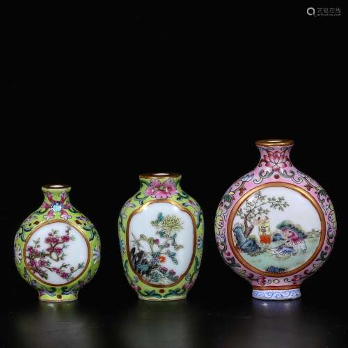 A Group of Three Chinese Famille-Rose Porcelain Snuff Bottle