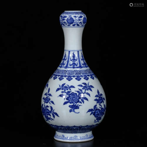 A Chinese Blue and White Porcelain Vase