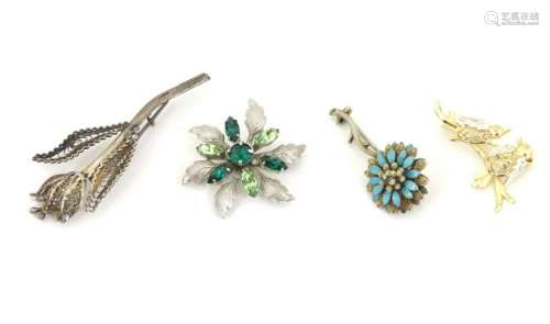 4 brooches : A silver brooch of floral form with
