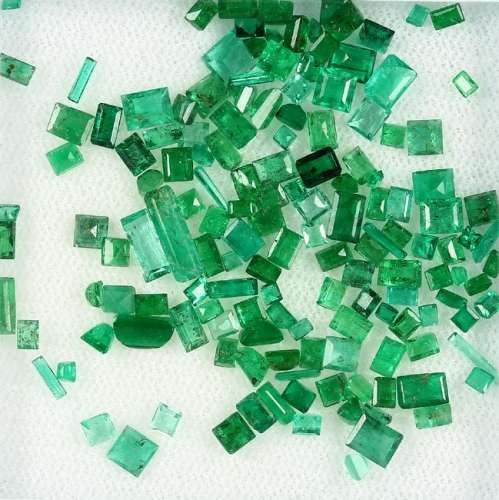 Lot loose bevelled emeralds