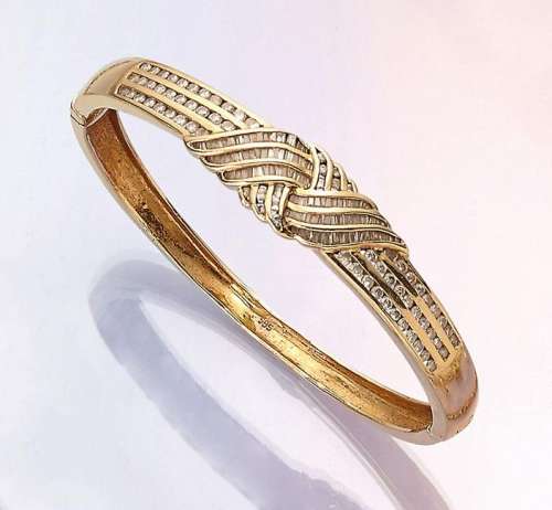 14 kt gold bangle with diamonds