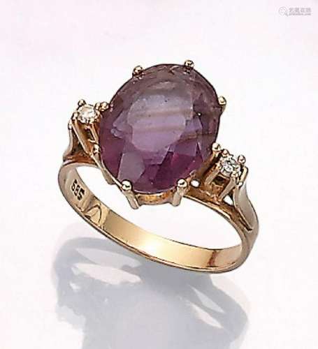 14 kt gold ring with amethyst and brilliants
