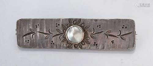 Brooch with mother of pearl