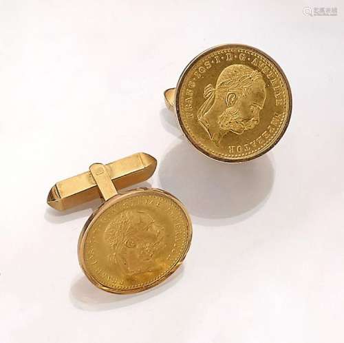 Pair of 18 kt gold cufflinks with coin inlay
