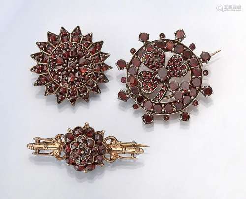 Lot 3 brooches with garnets