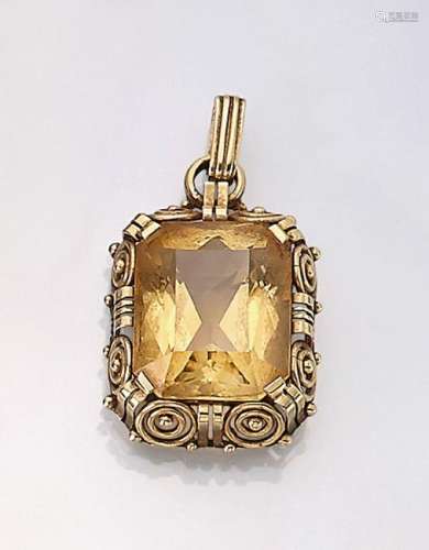 14 kt gold pendant with citrine