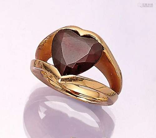18 kt gold KIM BY WEMPE ring with almandine