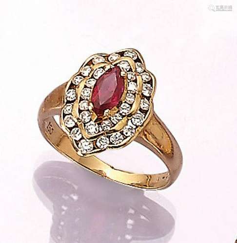 18 kt gold ring with brilliants and ruby