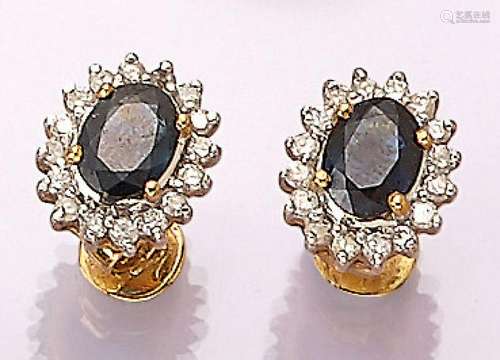 Pair of 18 kt gold earrings with sapphire and