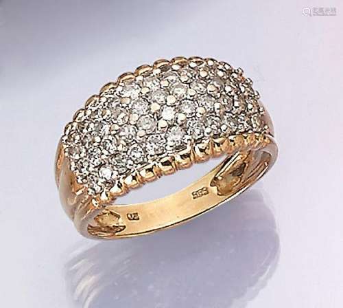 14 kt gold ring with brilliants