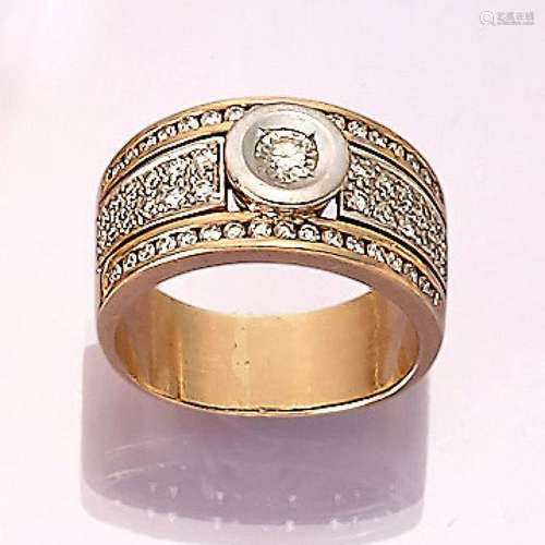 14 kt gold ring with diamonds