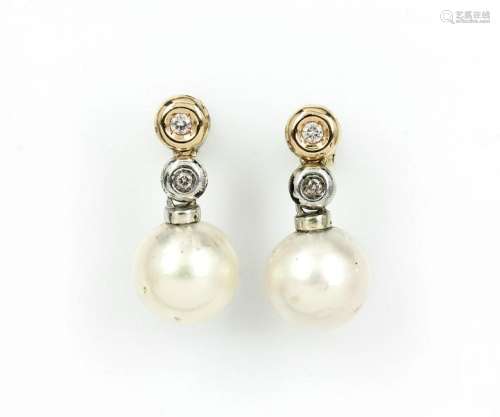 Pair of earrings with brilliants and south seas pearls