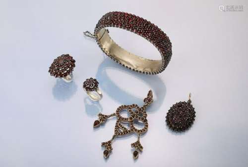 Lot garnet jewellery, approx. 1900-1930s