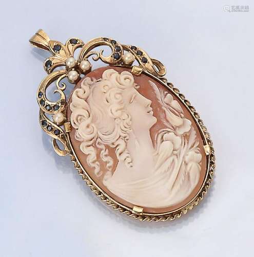 18 kt gold pendant with shell cameo, sapphires and