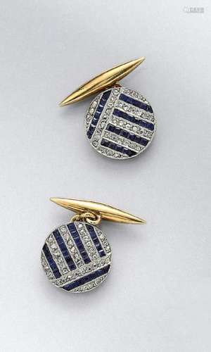 Pair of 14 kt gold cuff links with sapphires and