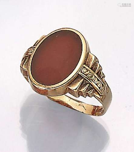 14 kt gold ring with carnelian