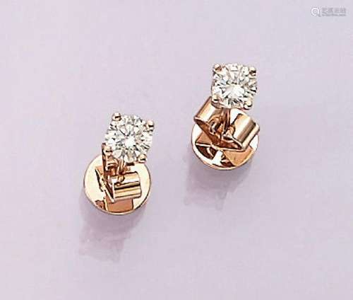 Pair of 14 kt gold earrings with brilliants