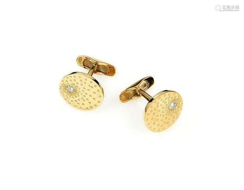 Pair of 18 kt gold cufflinks with brilliants