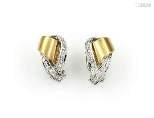 Pair of 18 kt gold hoop earrings with brilliants