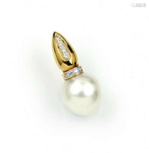18 kt gold pendant with cultured south seas pearl and