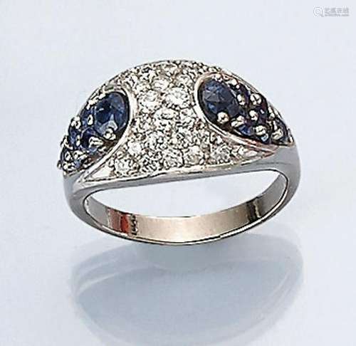 18 kt gold ring with sapphires and brilliants