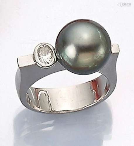 18 kt gold ring with cultured tahitian pearl and