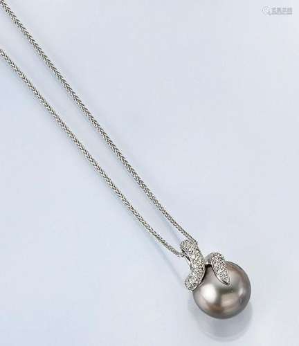 18 kt gold pendant with cultured tahitian pearl and
