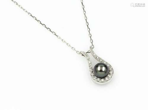 18 kt gold pendant with cultured pearl and brilliants