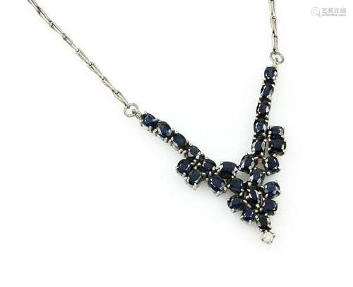 Necklace with sapphires and brilliant