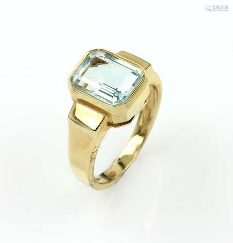 14 kt gold ring with aquamarine