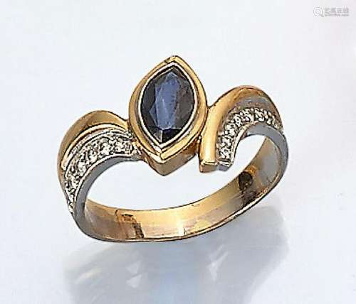 18 kt gold ring with sapphire and brilliants