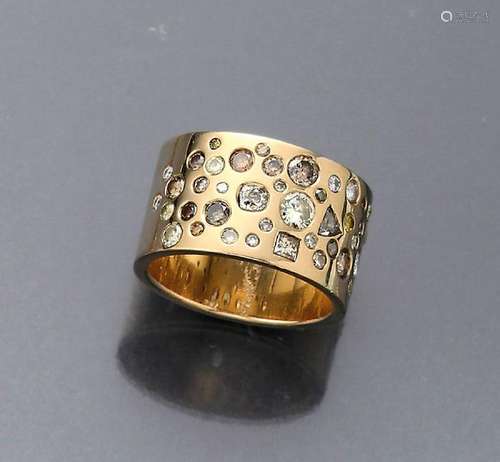 Solid 18 kt gold ring with diamonds