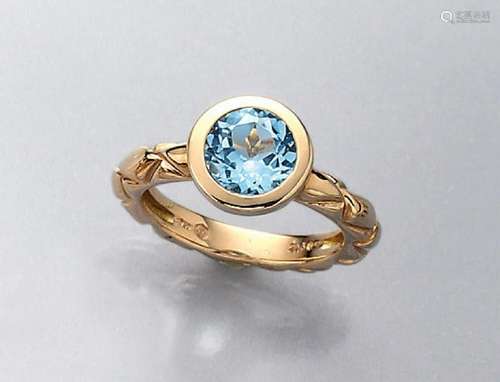 18 kt gold ring with topaz