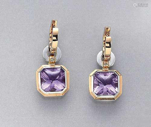 Pair of 18 kt gold earrings with amethyst and