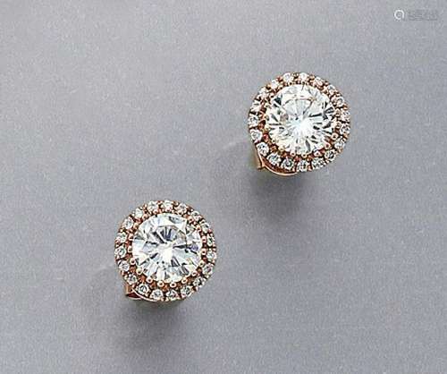 Pair of 18 kt gold earrings with brilliants