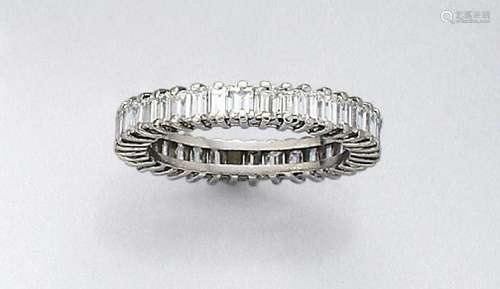 Platinum memoryring with diamonds