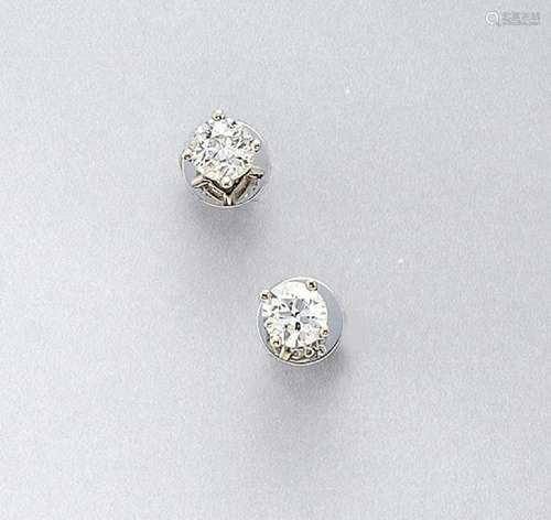 Pair of 14 kt gold earrings with diamonds