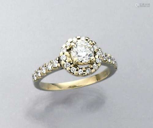 14 kt gold ring with brilliants