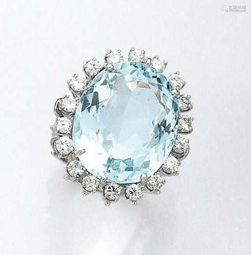 14 kt gold ring with aquamarine and brilliants