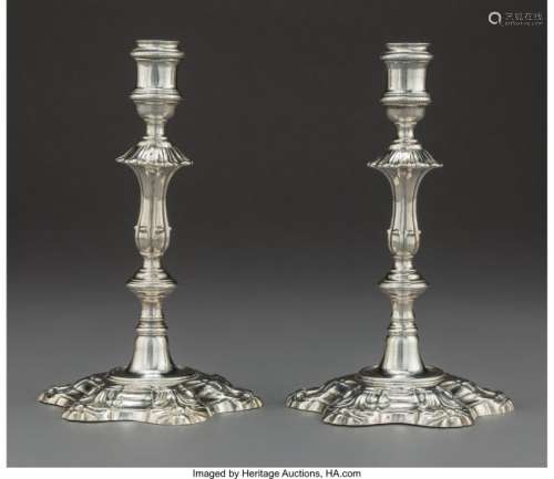 74086: A Pair of William Grundy Silver Candlesticks, Lo