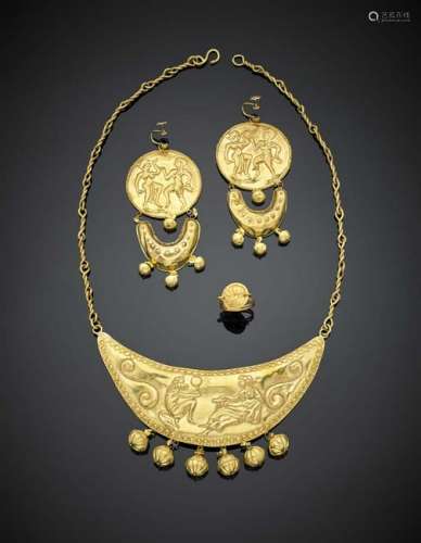 Yellow gold classic style jewelry set comprising chain