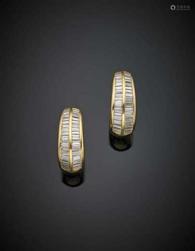 Yellow gold baguette diamond shaped hoop earrings, in