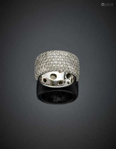White gold diamond band ring, g 22.84 size 25/65.  IT