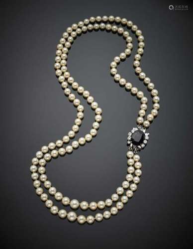 Two strand cultured pearl necklace with a ct. 11 circa