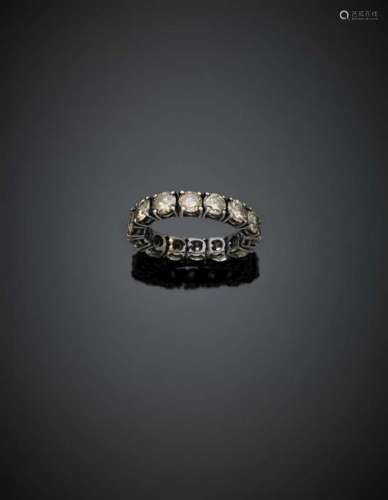 Brown diamond white and rhodium plated supple ring,