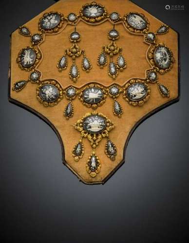 Yellow gold and bone miniature jewelry set comprising a