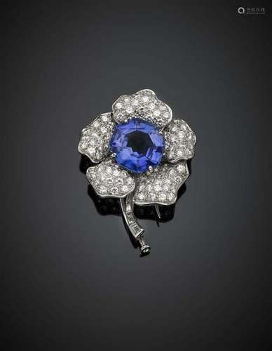 CUSI Octagonal ct. 13 circa sapphire and round diamond