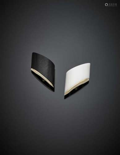 VHERNIER Wood and white agate yellow gold earclips,