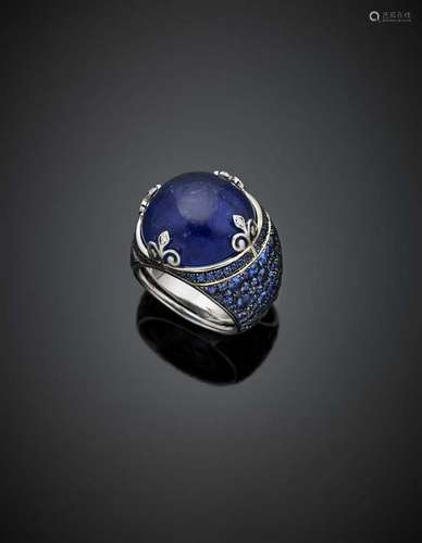 DI GREGORIO Round ct. 20 circa cabochon tanzanite and